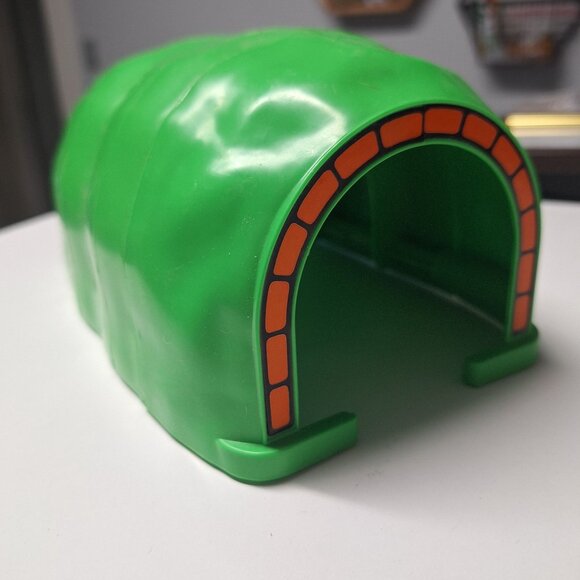 Tomy Thomas Train Tunnel Toy Green Plastic 4 Piece 8 x 4 Vintage Trackmaster - Picture 1 of 3